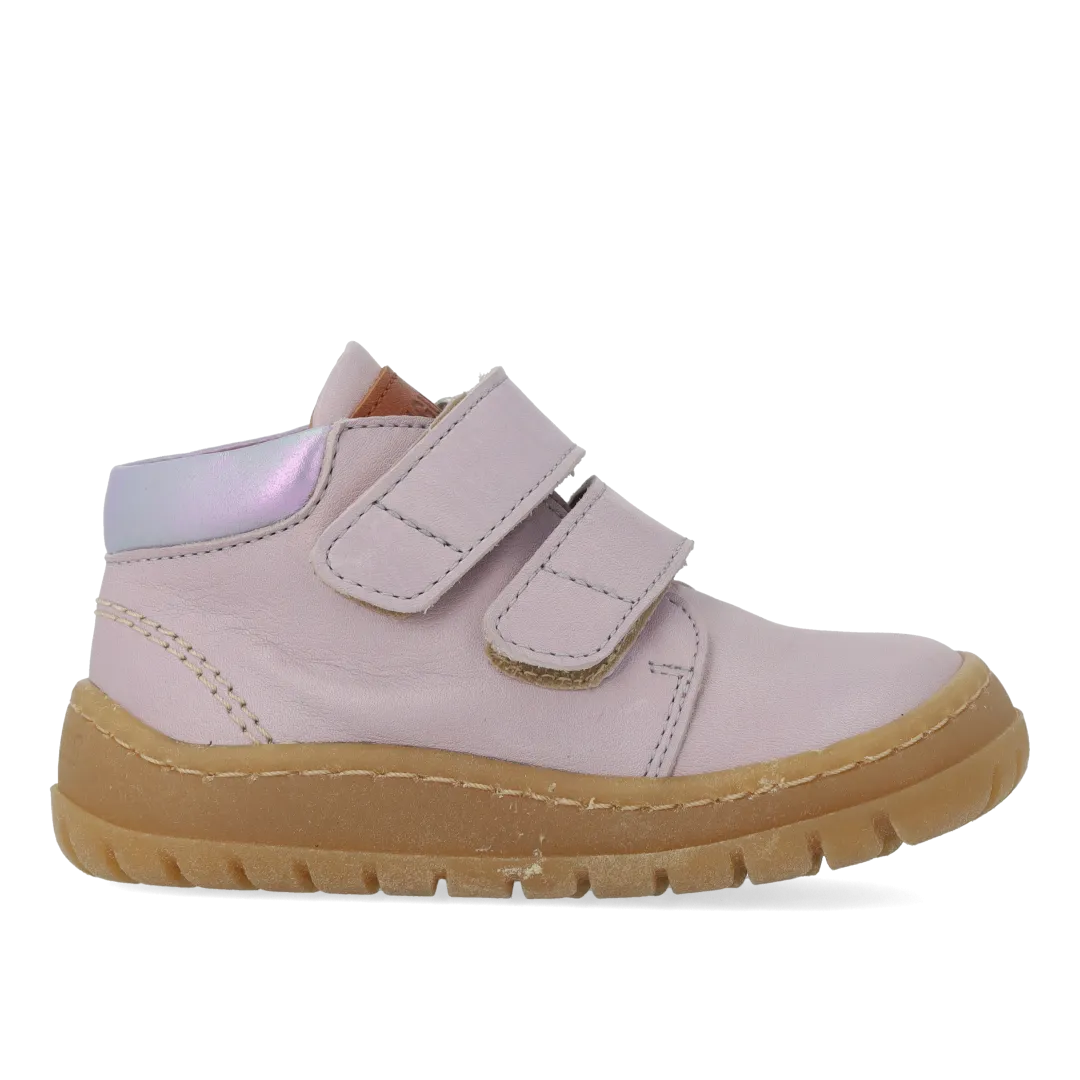 Beginner mid-cut sneaker