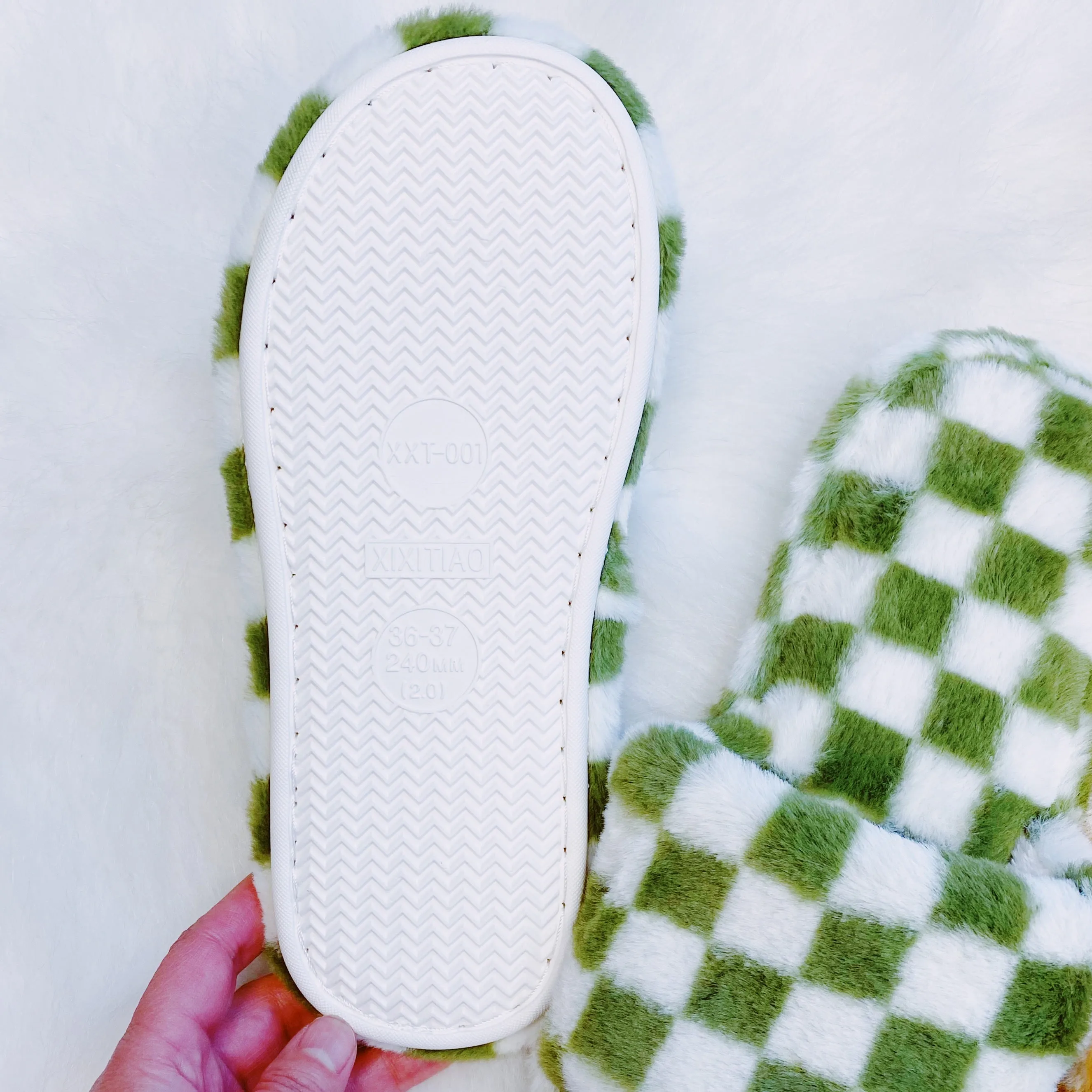 Checker Cozy Economical Slippers Sturdy Luxe Lounge