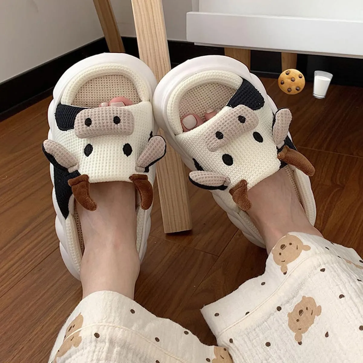 Cute Cow House Slippers, Mesh Breathable Indoor Shoes, White and Black