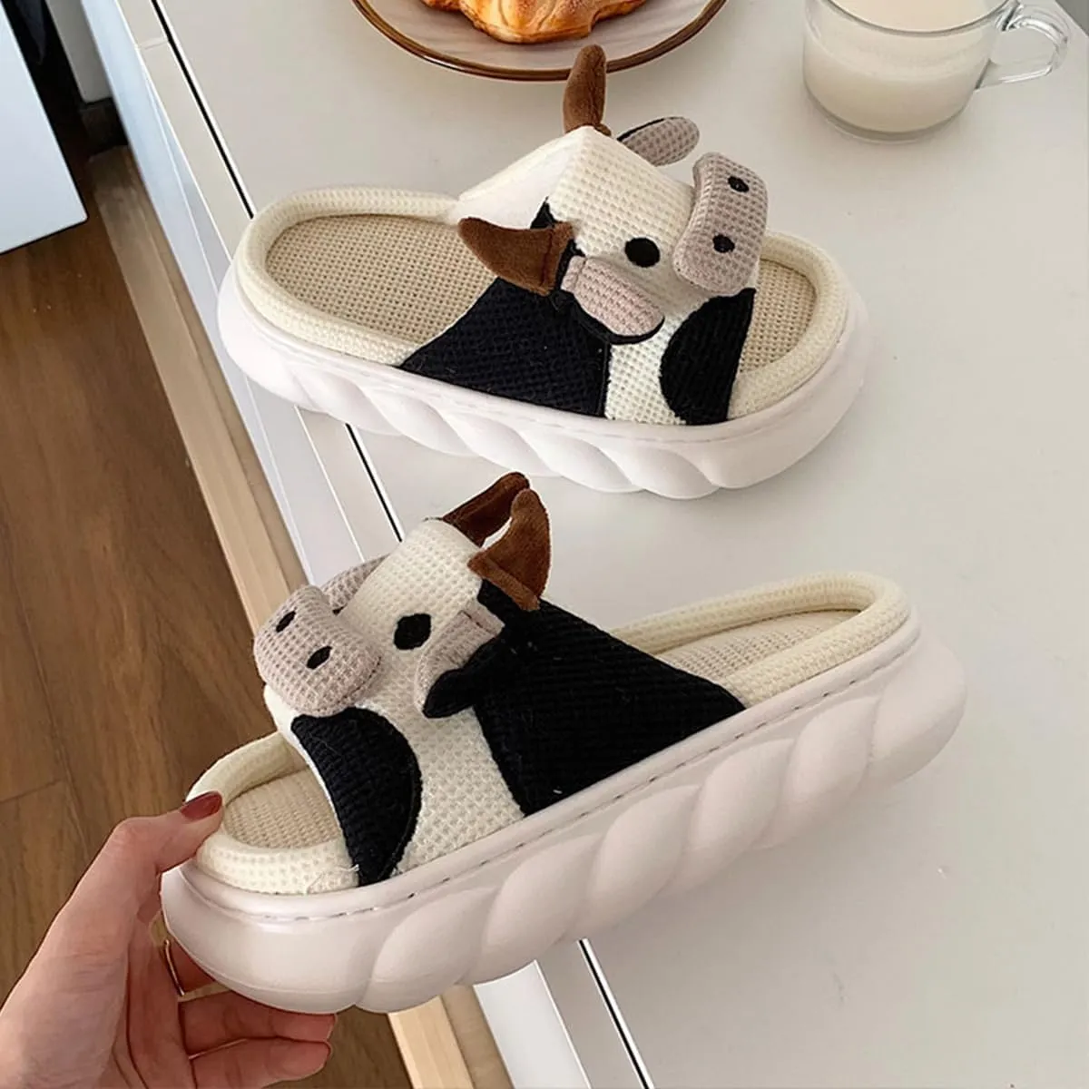 Cute Cow House Slippers, Mesh Breathable Indoor Shoes, White and Black