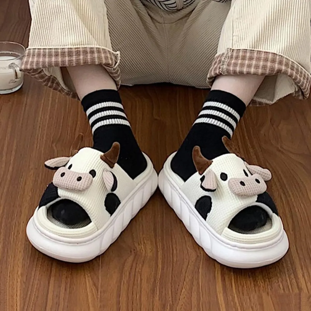 Cute Cow House Slippers, Mesh Breathable Indoor Shoes, White and Black