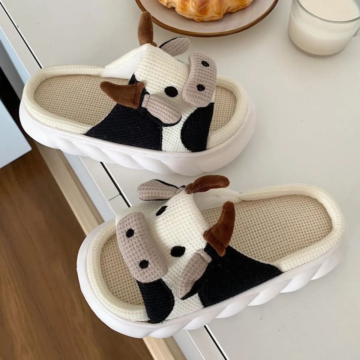 Cute Cow House Slippers, Mesh Breathable Indoor Shoes, White and Black