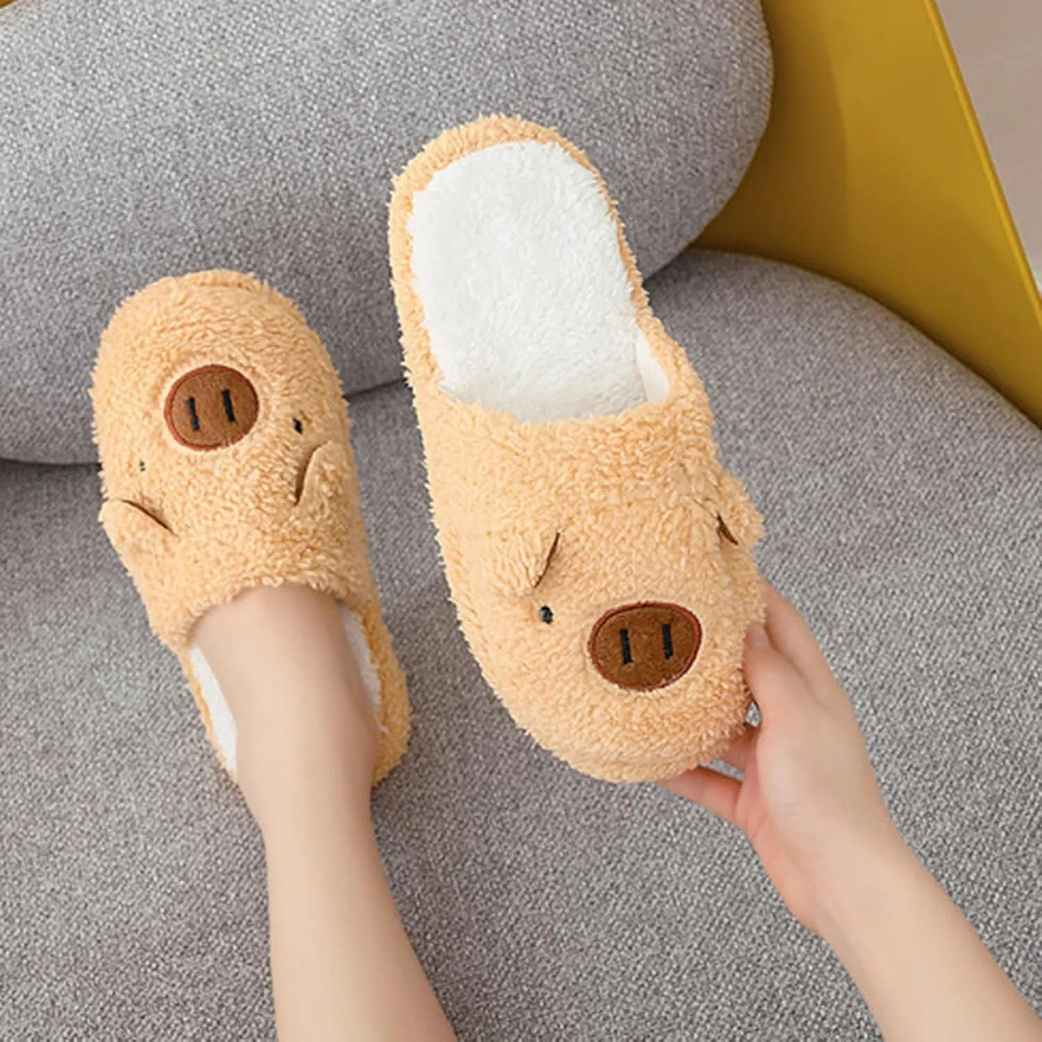 Cute Pig Slippers for Women and Men Holiday Indoor Bedroom Fluffy Warm Slippers Winter Cozy Home Non-slip Soft Plush Slip-On Lined House Shoes