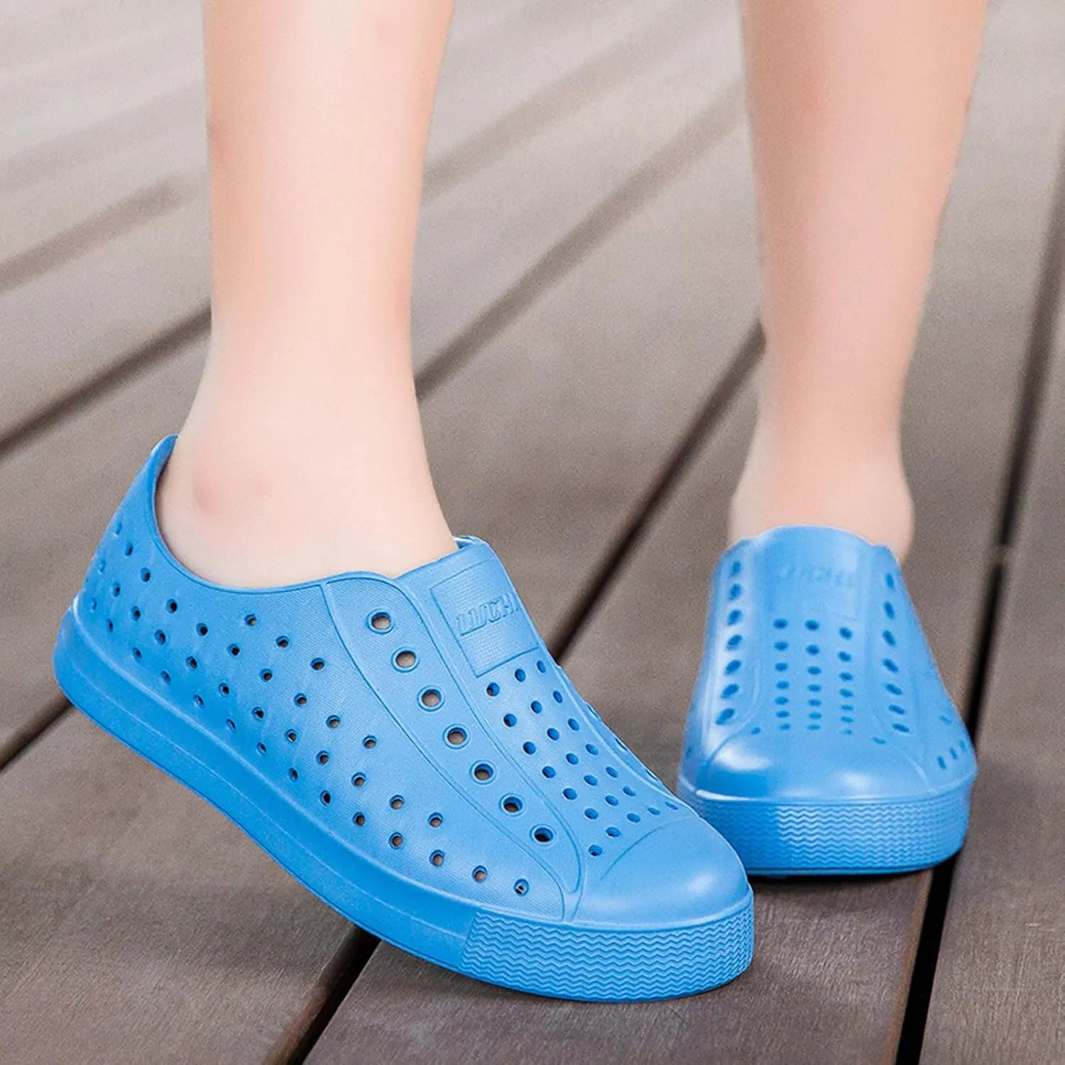 Kids’ Colorful Slip-On Garden Clogs, Lightweight Waterproof & Breathable Shoes with Non-Slip Sole, Available in Fun Colors for Outdoor Play, Beach, and Everyday Adventures