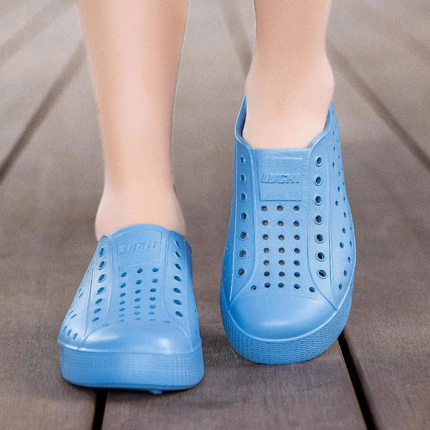 Kids’ Colorful Slip-On Garden Clogs, Lightweight Waterproof & Breathable Shoes with Non-Slip Sole, Available in Fun Colors for Outdoor Play, Beach, and Everyday Adventures