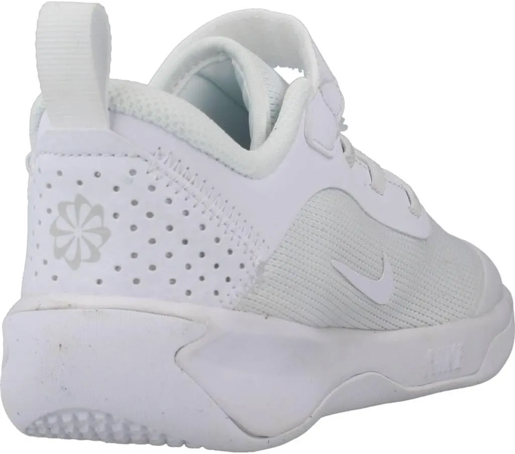 Nike Unisex-Child Omni Multi-Court (Little Kid) Sneaker
