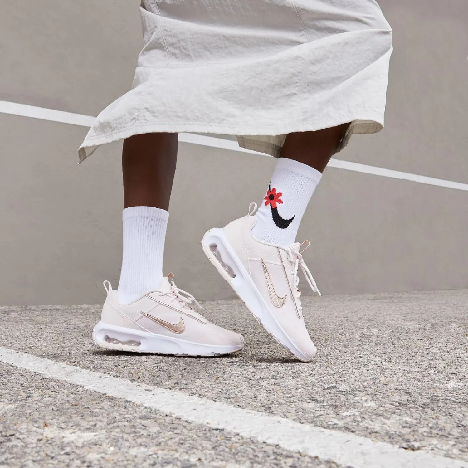 Nike Women's Air Max Intrlk Lite Sneaker