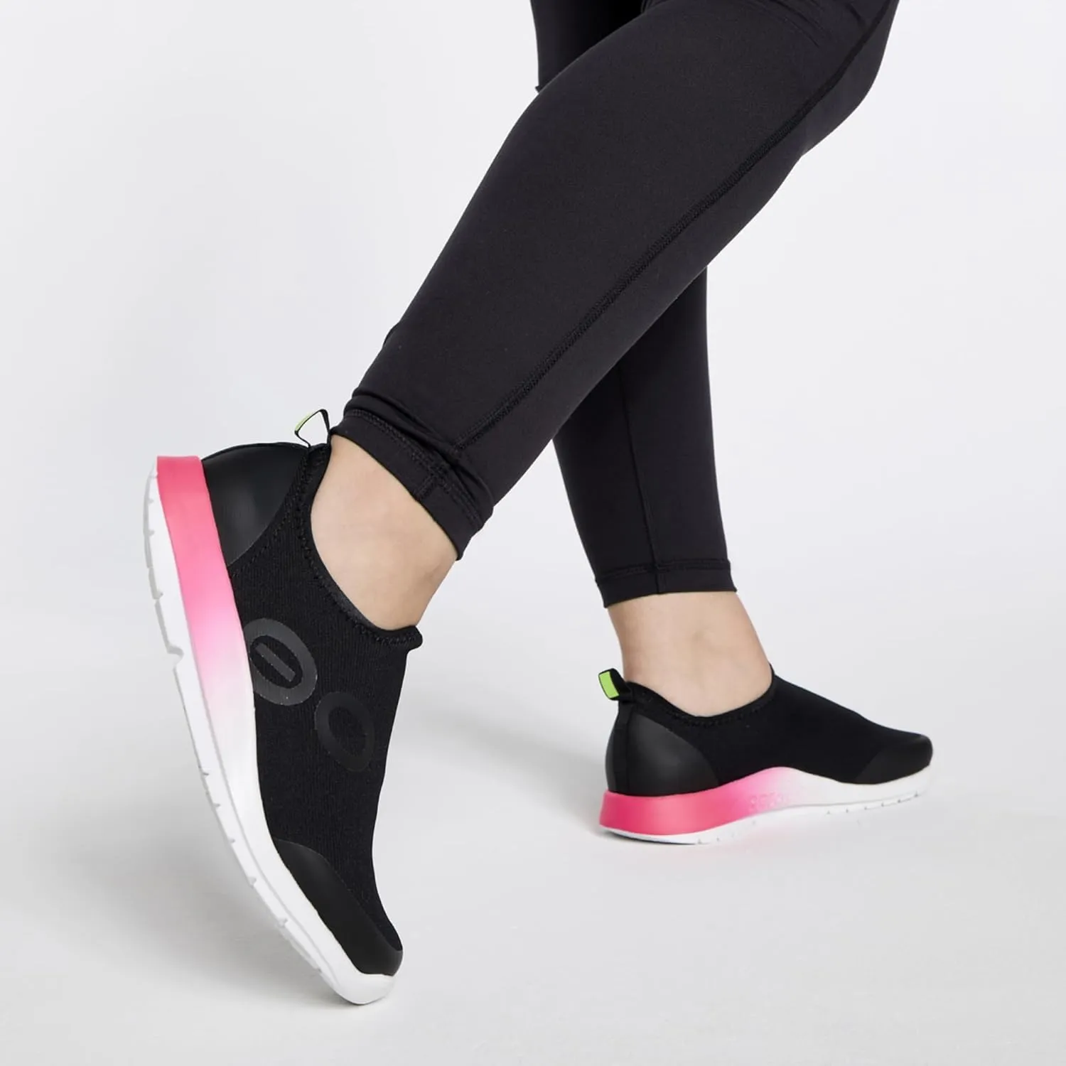OOFOS OOmg Sport Low Recovery Shoe - Women’s