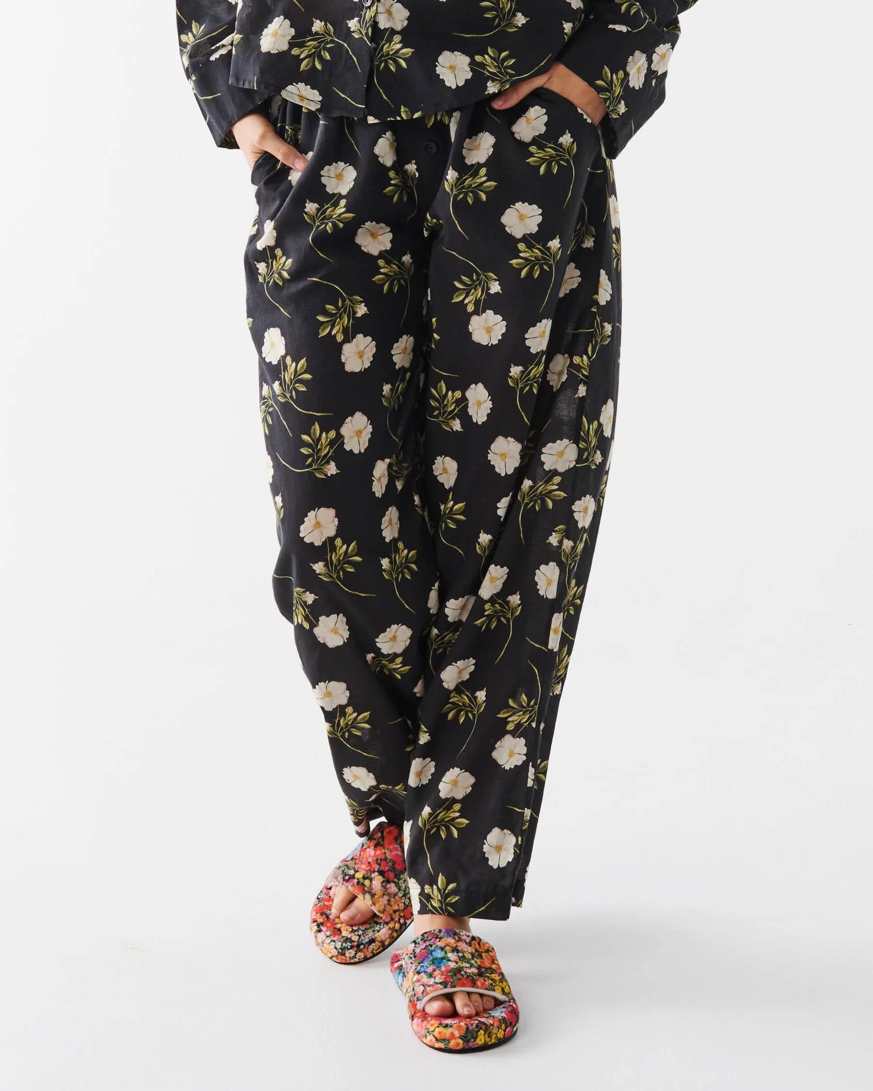 Quilted Slippers - Forever Floral Black