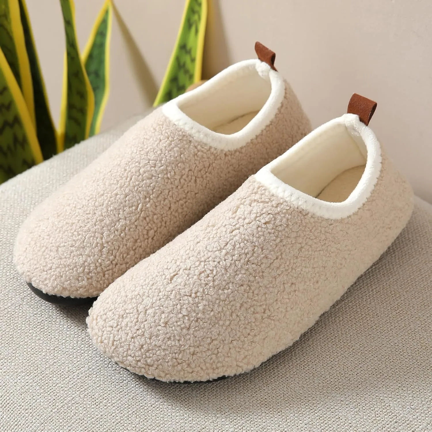 sazujinwu Women's House Shoes Fuzzy Fur Slippers Casual Non Slip Men's Barefoot Slipper Socks Warm Closed Lightweight and Breathable Indoor Outdoor Shoes