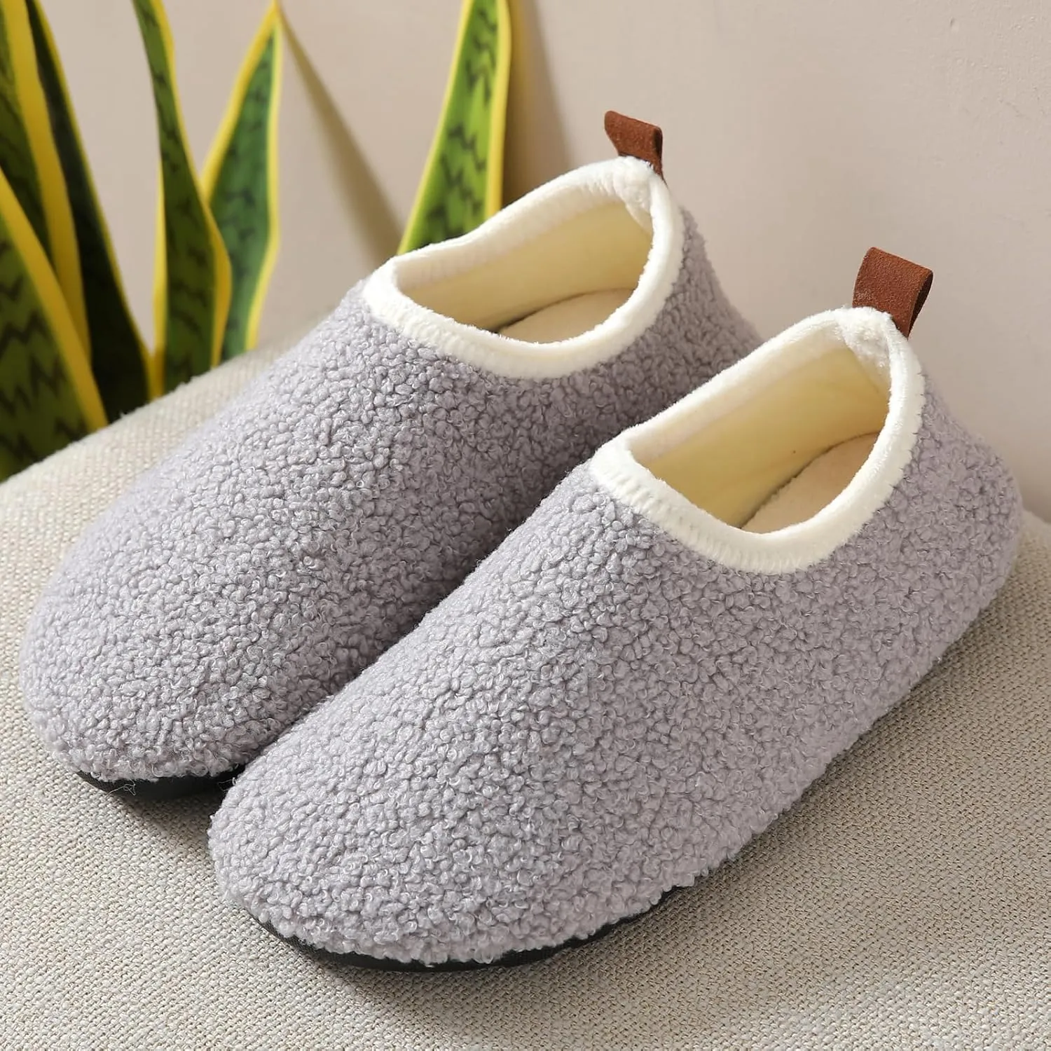 sazujinwu Women's House Shoes Fuzzy Fur Slippers Casual Non Slip Men's Barefoot Slipper Socks Warm Closed Lightweight and Breathable Indoor Outdoor Shoes