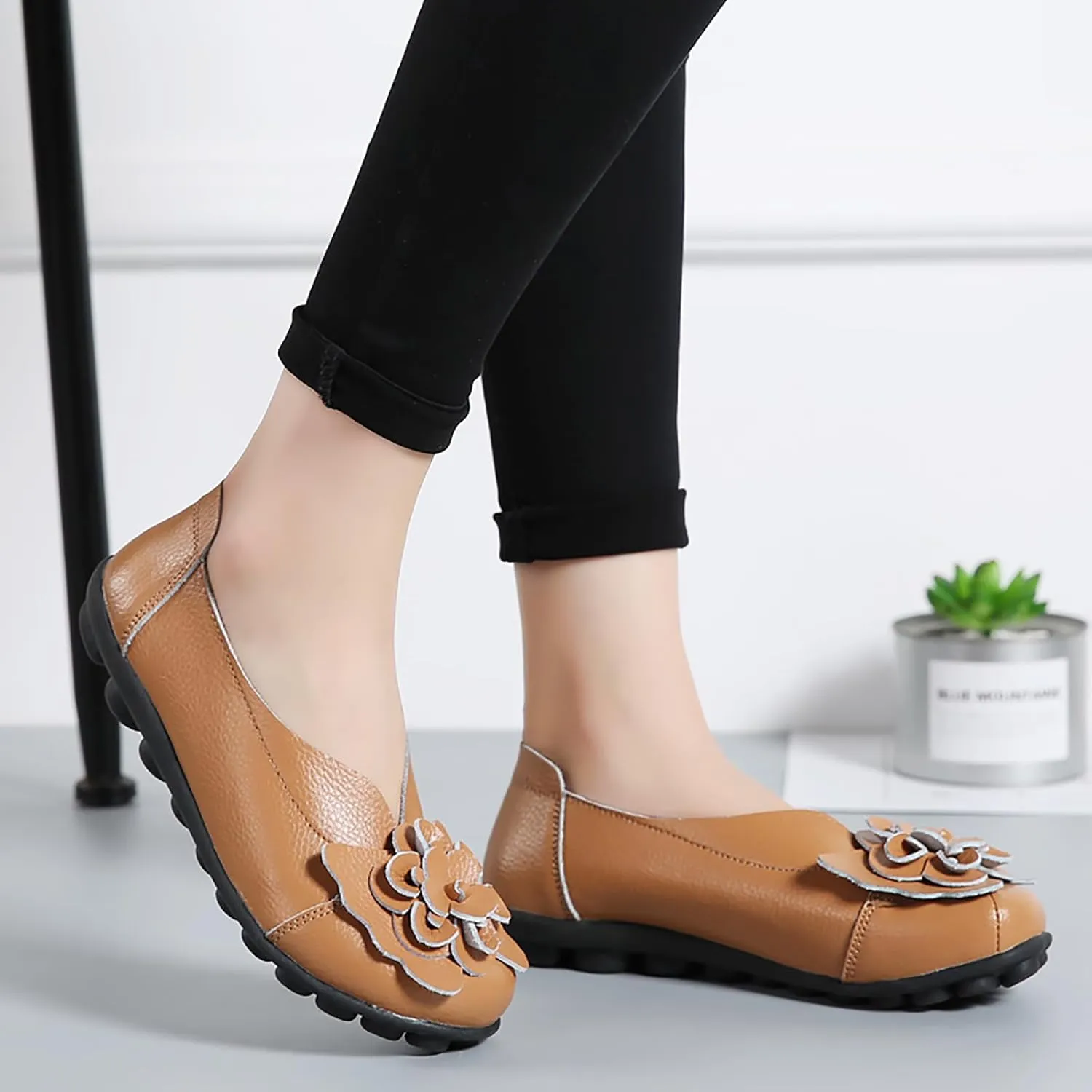 Solaud Women's Comfortable Loafers Soft Slip on Casual Round Toe Moccasins Driving Flats Work Walking Shoes