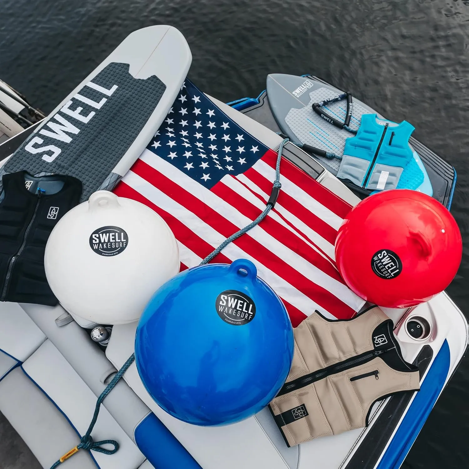 SWELL Wakesurf - Big Bumper Ball 25 Inch Diameter - Inflatable Raft Tie-Up Boat Fender Buoy