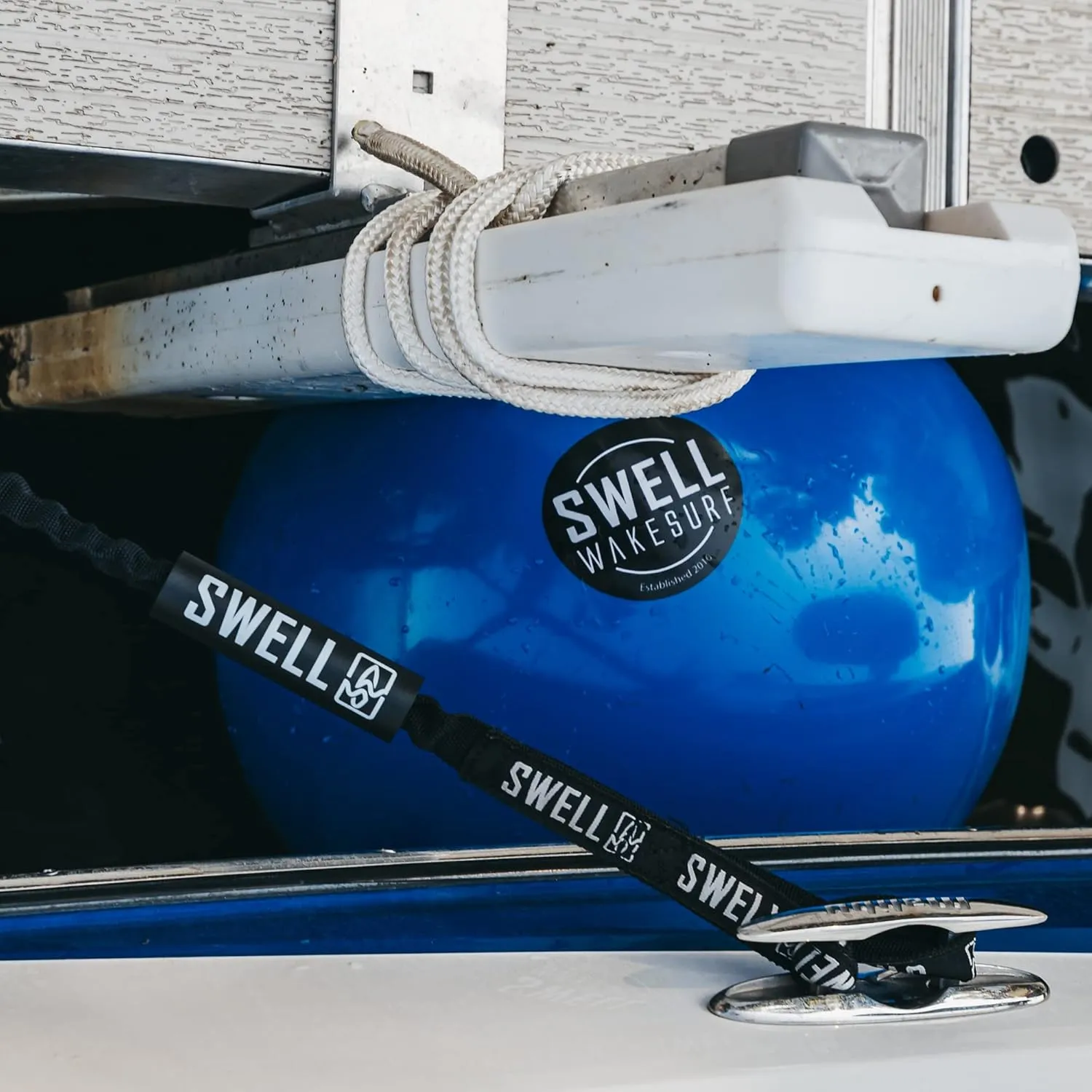 SWELL Wakesurf - Big Bumper Ball 25 Inch Diameter - Inflatable Raft Tie-Up Boat Fender Buoy