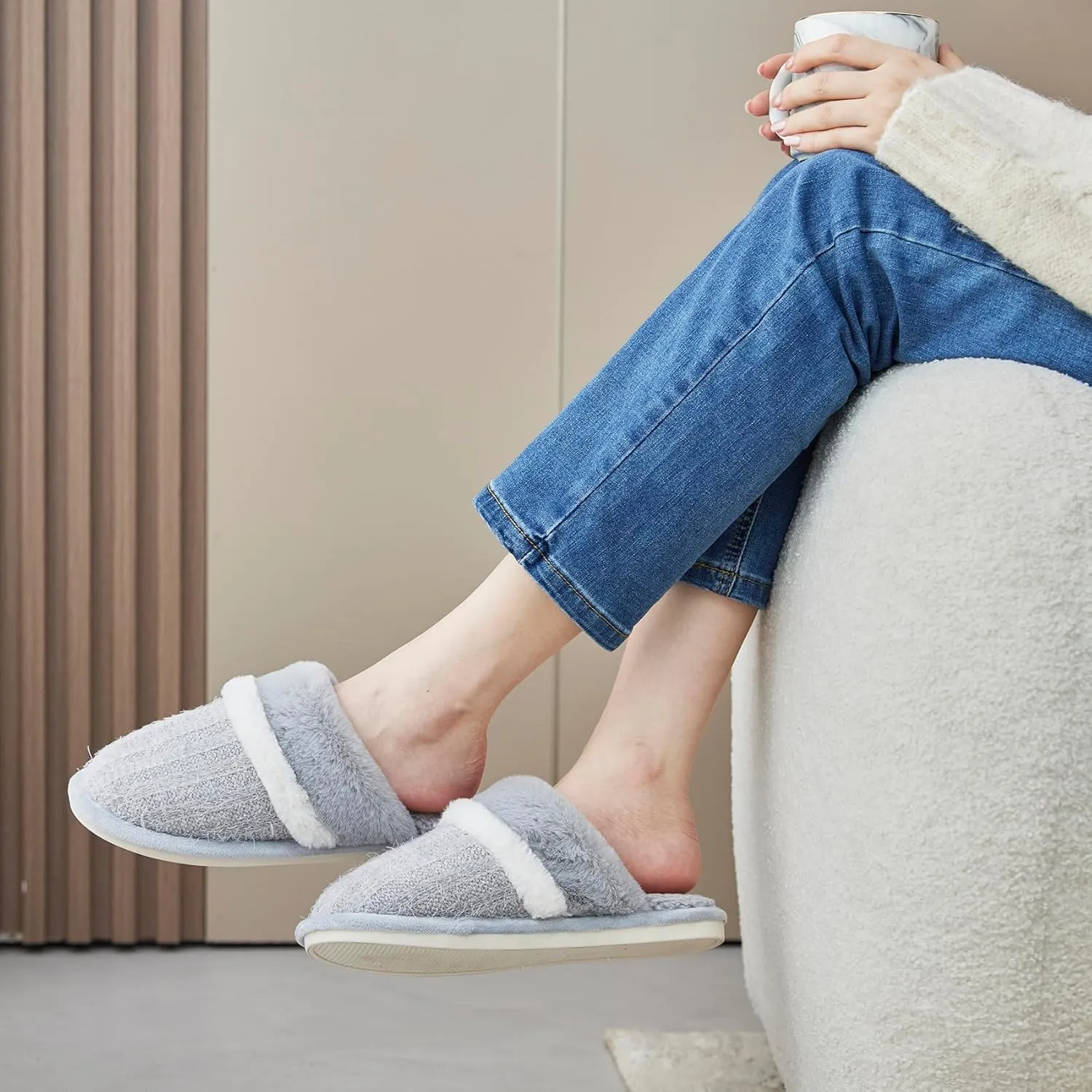 Women's Fuzzy Memory Foam Slippers Warm Gifts Trendy House Slippers Anti-Skid Rubber House Shoes for Women Mom Girlfriend Indoor Outdoor