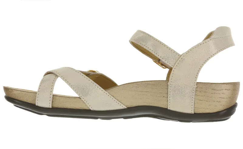 Women's Pampa Toe Loop Sandal in Soft Gold